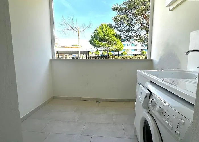 With Garden-beahost Daire *