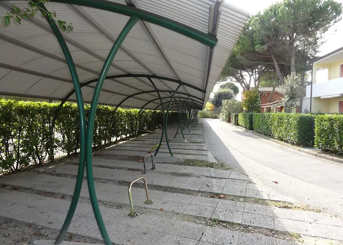 With Garden-beahost Daire *